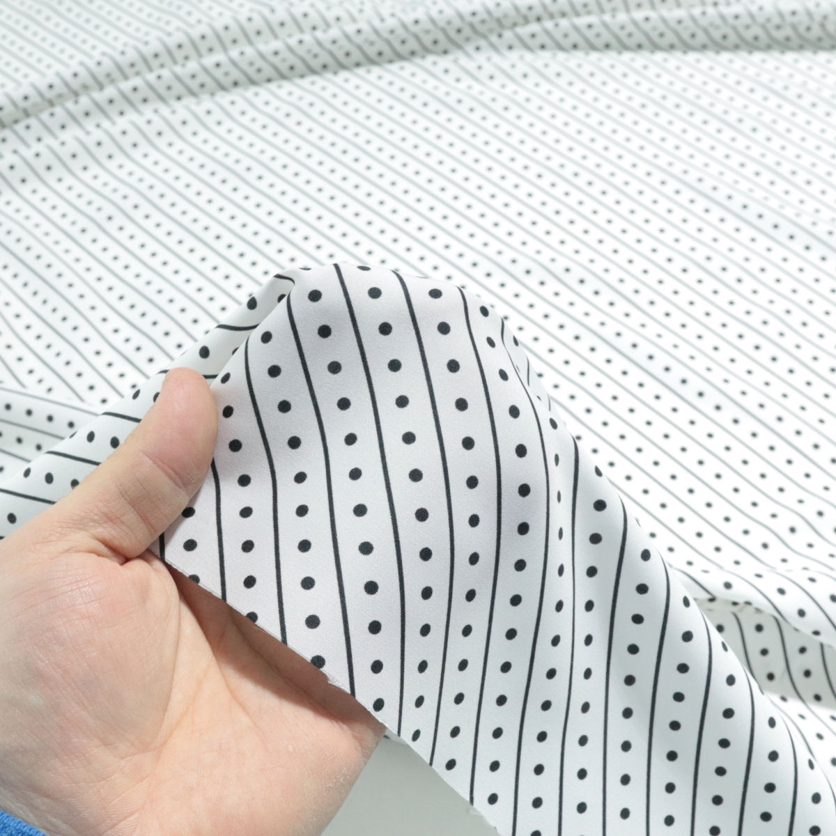 Edel Futterstoff als Fütterung für Sakkos Jeanshosen Röcke und Kleider als Meterware Edel Futterstoff als Fütterung für Sakkos Jeanshosen Röcke und Kleider als Meterware