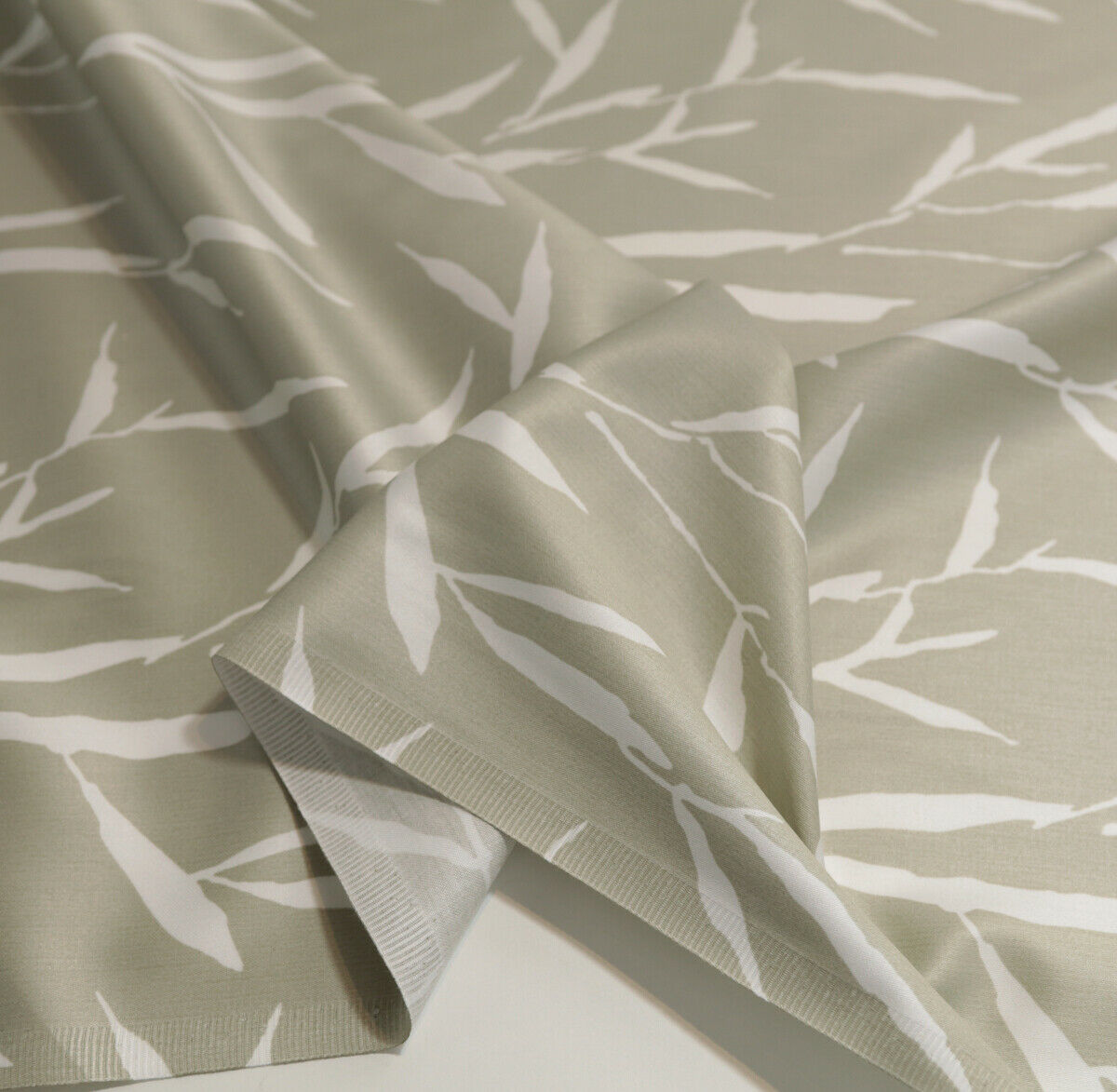 edler Mako Satin aus Baumwolle - weicher Baumwollstoff für Kleid Gardine Bettwäsche edler Mako Satin aus Baumwolle - weicher Baumwollstoff für Kleid Gardine Bettwäsche