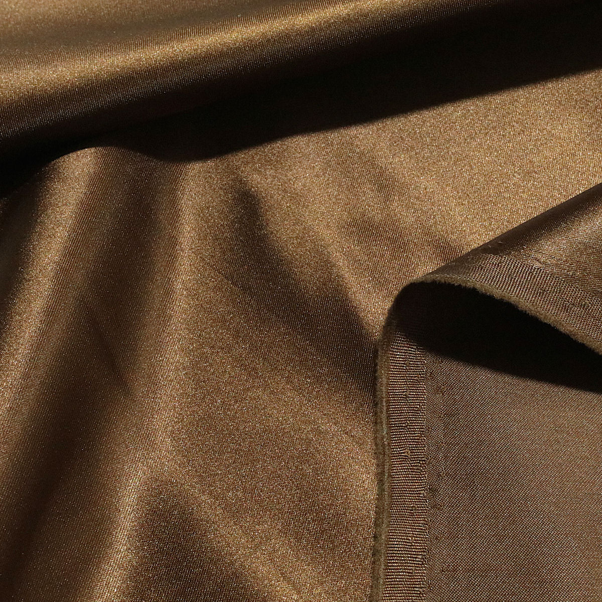 Schwerer Glanz Satin in Braun Schwerer Glanz Satin in Braun