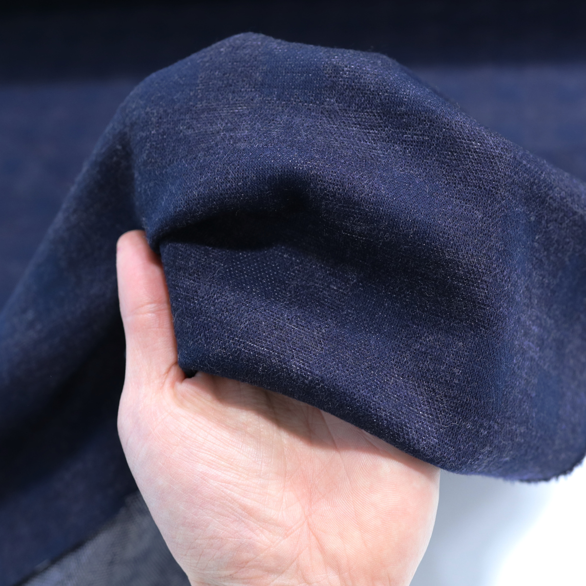 Herbstjersey mit Muster als warme und weiche Meterware für Kleider und Shirts