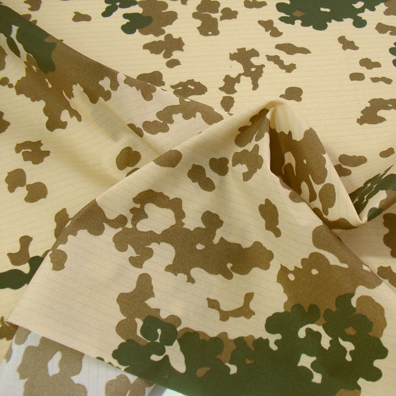 leichter Bundeswehr Camouflage Stoff aus Ripstop Nylon Flecktarn Meterware