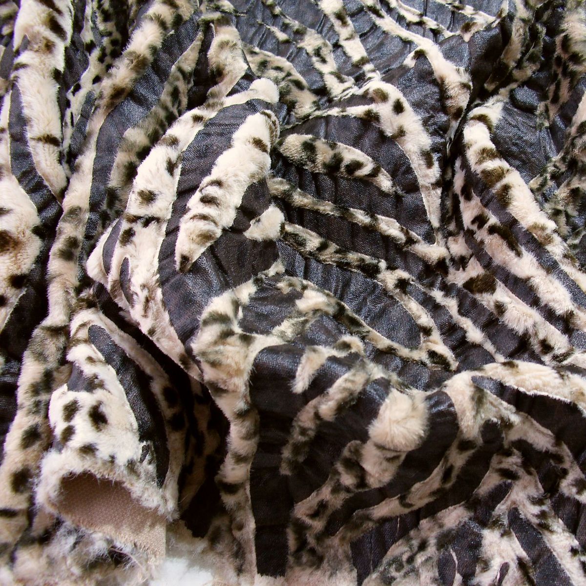 Flockprint Samt auf Kunstleder weicher Baumwollstoff Kunstfell für Decke Jacke Meterware