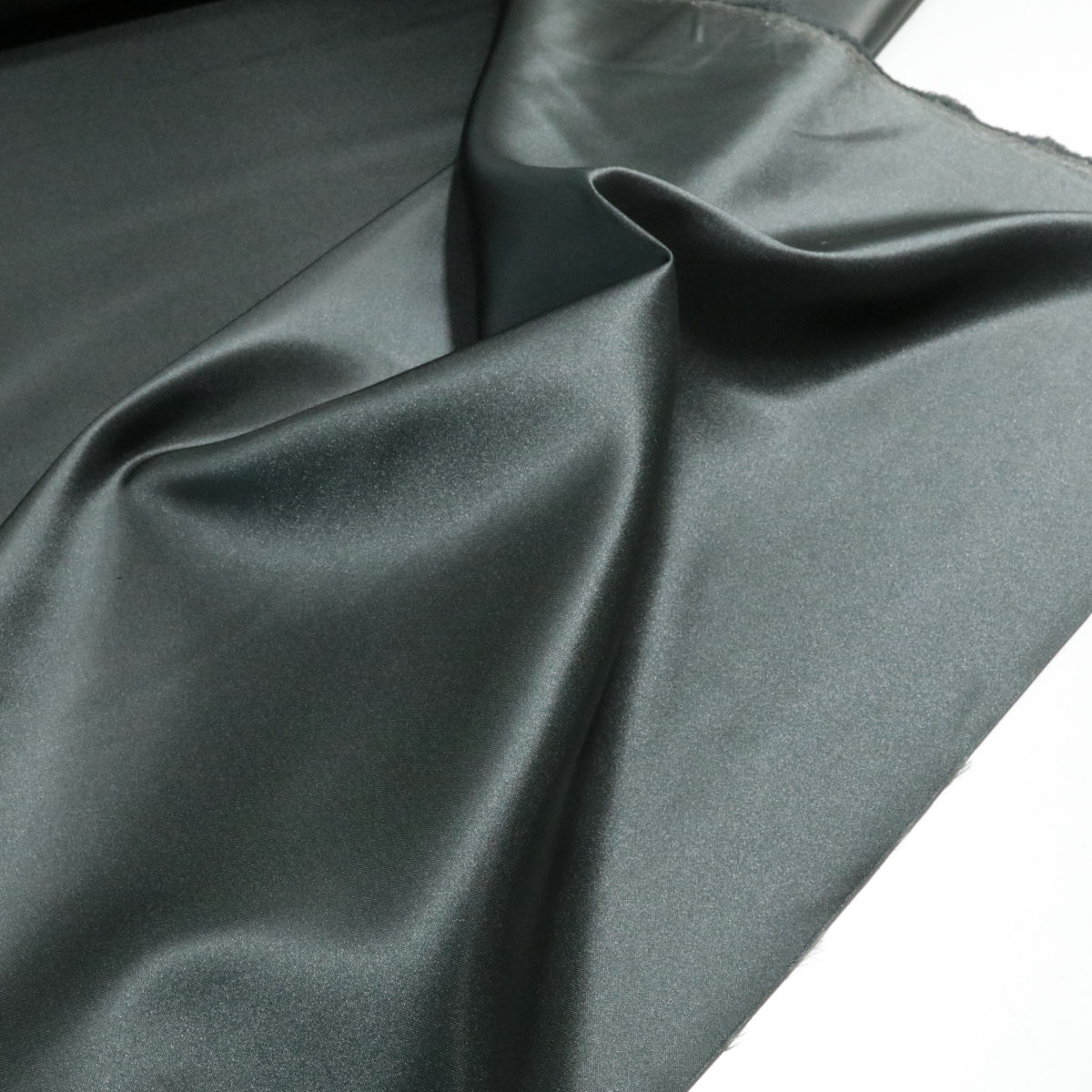 Schwerer Glanz Satin in Anthrazit Schwerer Glanz Satin in Anthrazit