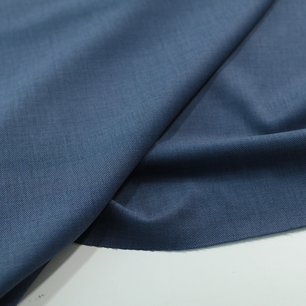 Hosenstoff Segeltuch Baumwollstoff für Hose oder als Bezugsstoff in Blau Hosenstoff Segeltuch Baumwollstoff für Hose oder als Bezugsstoff in Blau