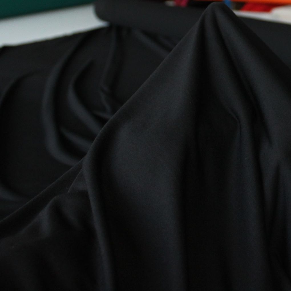 Baumwolljersey für Shirt Kleid Rock - elastischer Jersey Stoff in Schwarz
