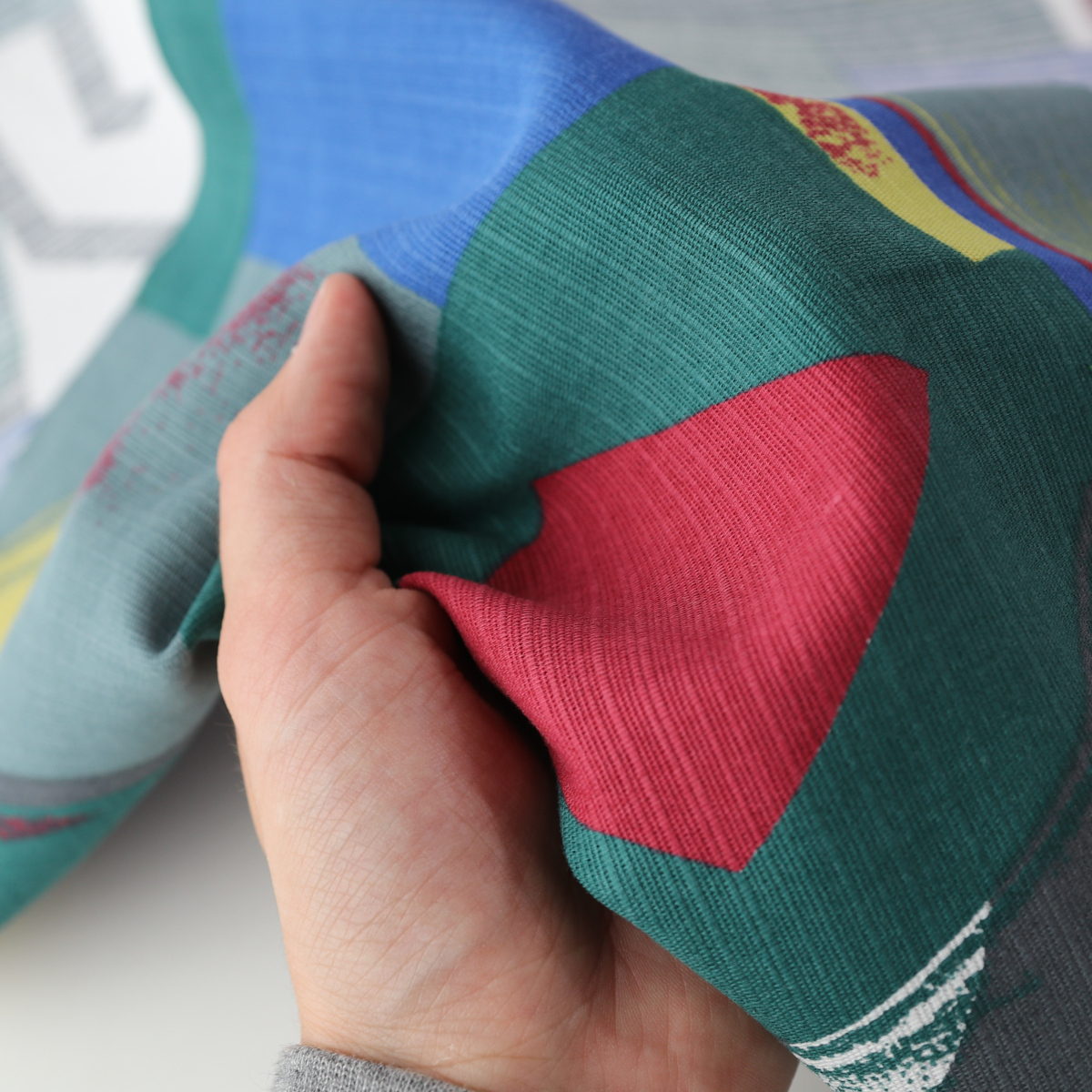 Bekleidungsstoff weiche Meterware für Shirt Hose Kleid mit abstrakt Muster