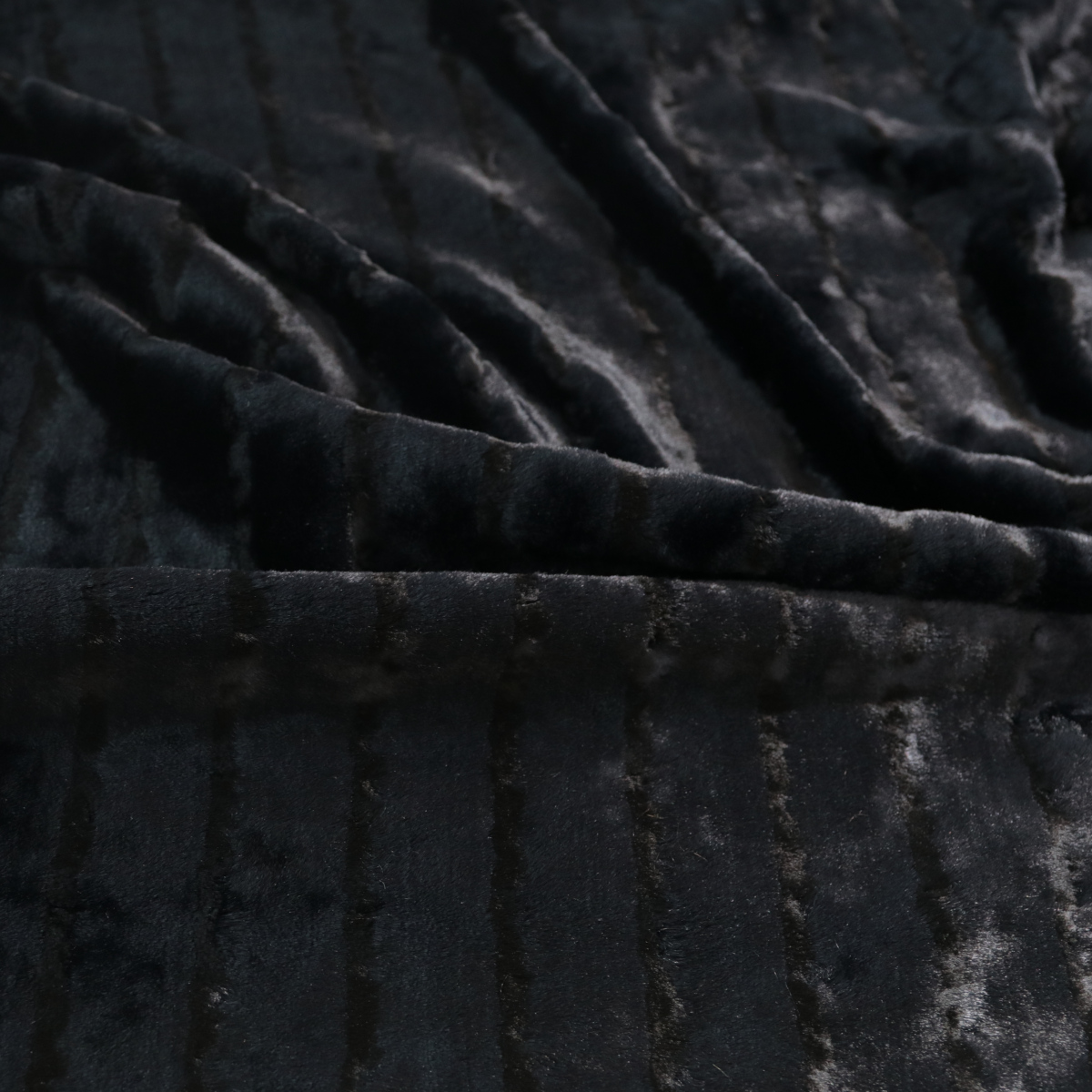 Edel Kurzhaar Kunstfell in schwarz mit Design Baumwolle mit Viskose Meterware