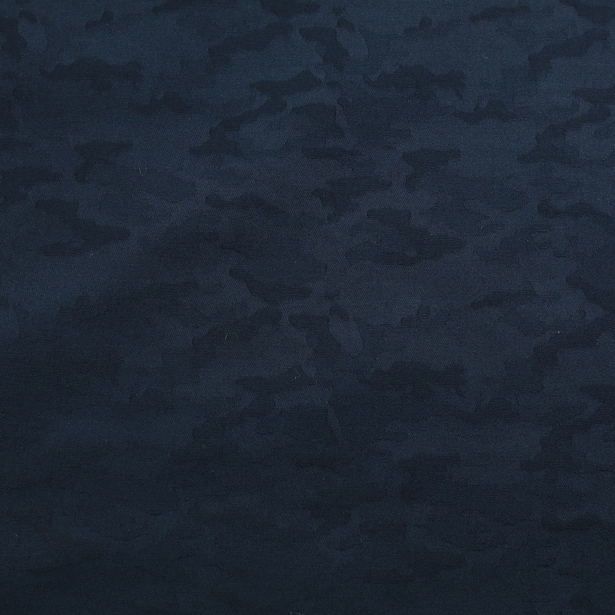 Robuster querelastischer Hosenstoff aus Baumwolle in Dunkel Blau mit Camo für lockere Sommerhosen