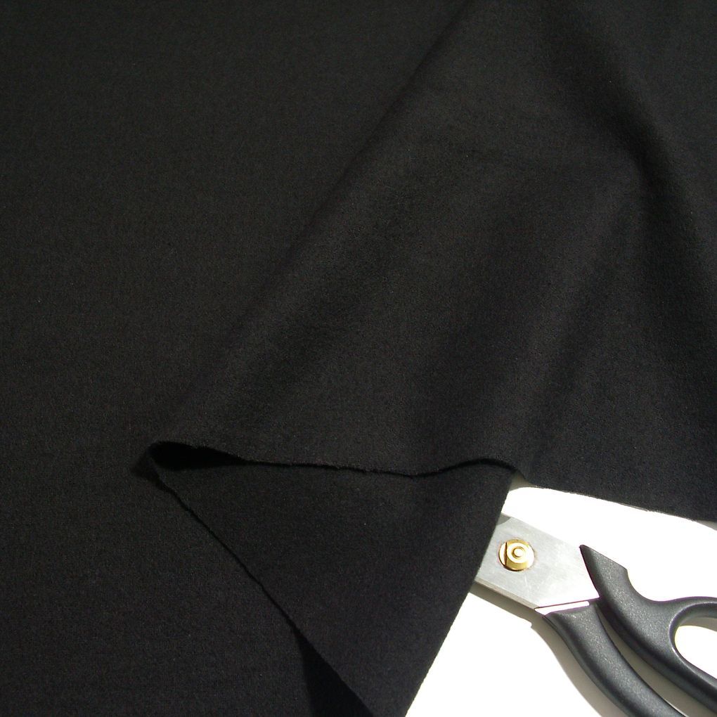 Dekomolton Stoff Meterware 130cm breit schwer entflammbar - schwarz Dekomolton Stoff Meterware 130cm breit schwer entflammbar - schwarz