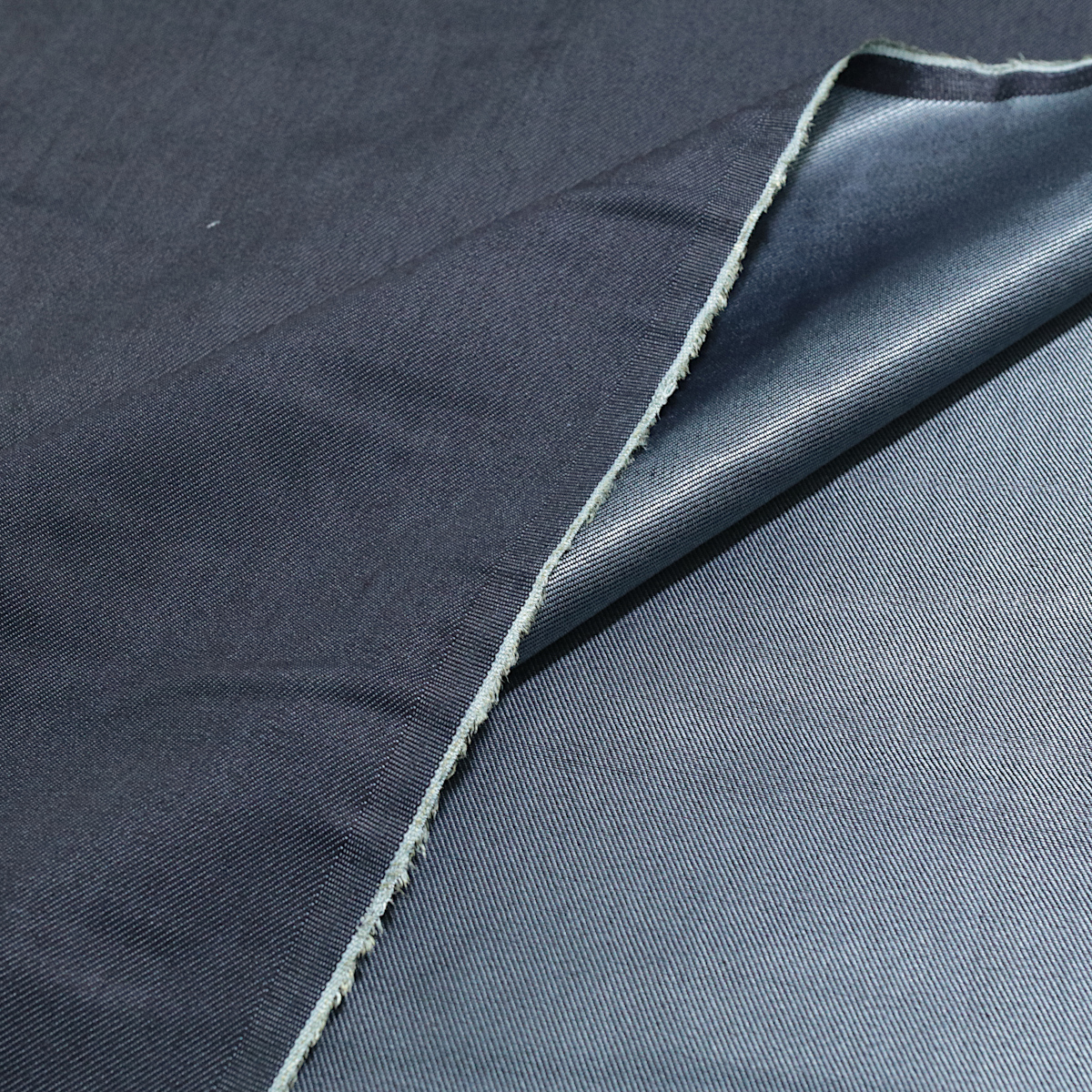 Mittelschwerer Baumwoll Jeansstoff Dunkel Blau meliert Bekleidungstoff für Jacken Hosen Röcke Mittelschwerer Baumwoll Jeansstoff Dunkel Blau meliert Bekleidungstoff für Jacken Hosen Röcke