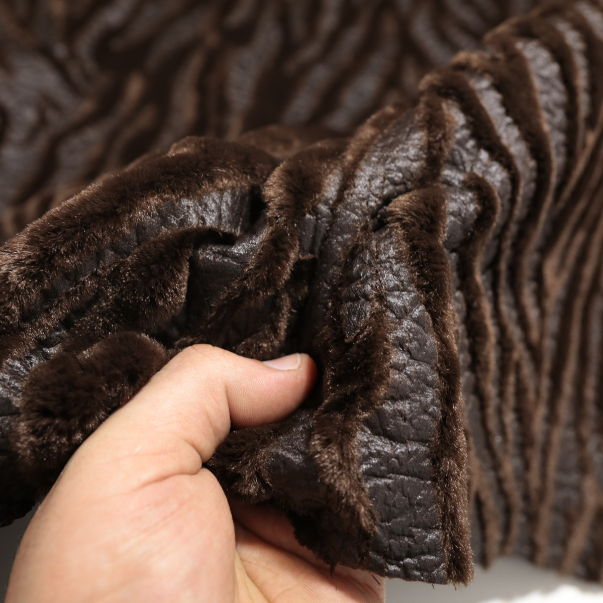Flockprint Samt auf Kunstleder weicher Baumwollstoff Kunstfell für Decke Jacke Meterware Flockprint Samt auf Kunstleder weicher Baumwollstoff Kunstfell für Decke Jacke Meterware