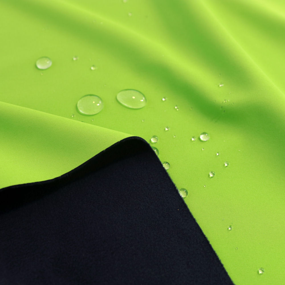 Outdoor Softshell-Stoff mit Fleece Rückseite wasserdicht atmungsaktiv in Grün
