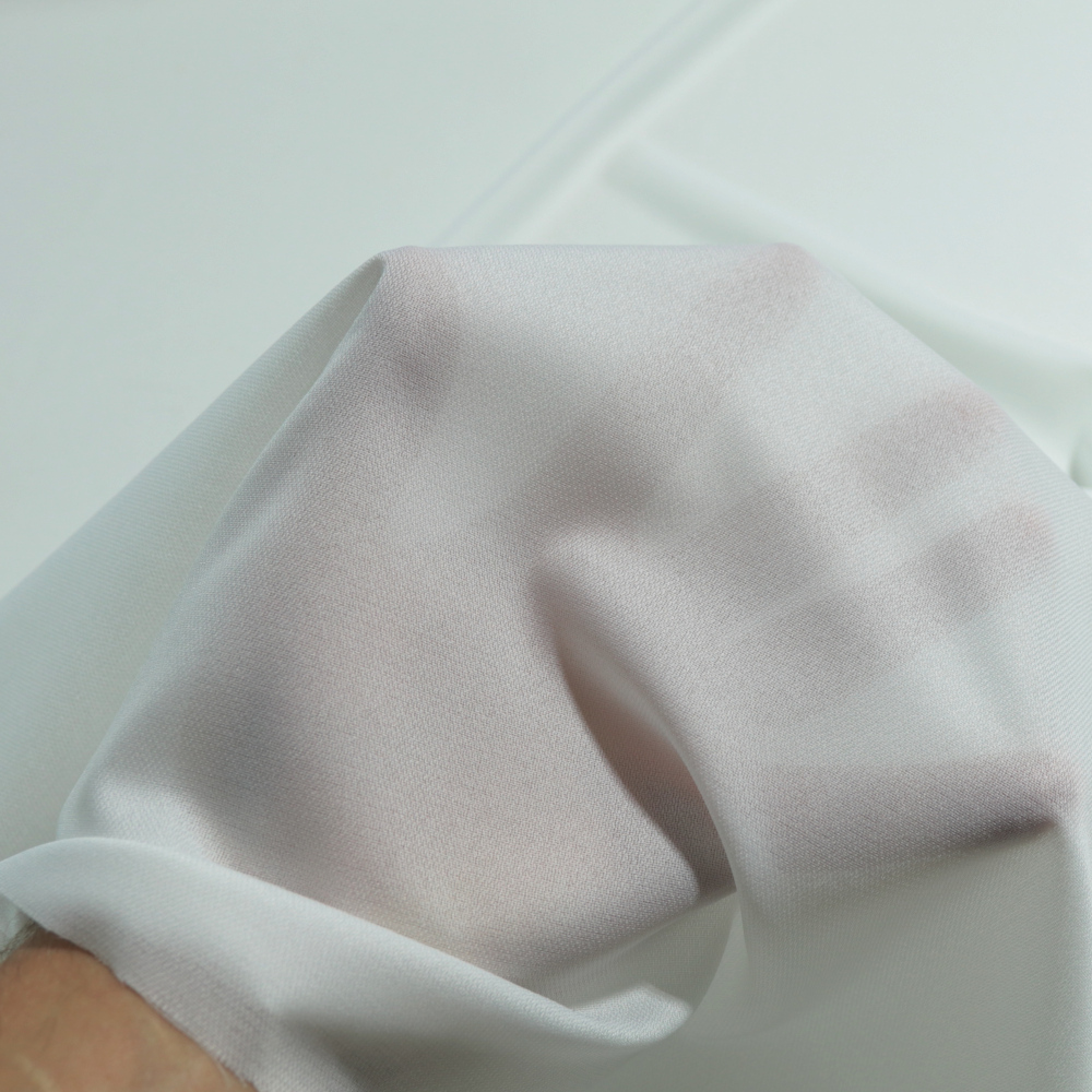Sehr feiner Bügelvlies in weiß 150cm breit mit butterweich wie Chiffon Meterware