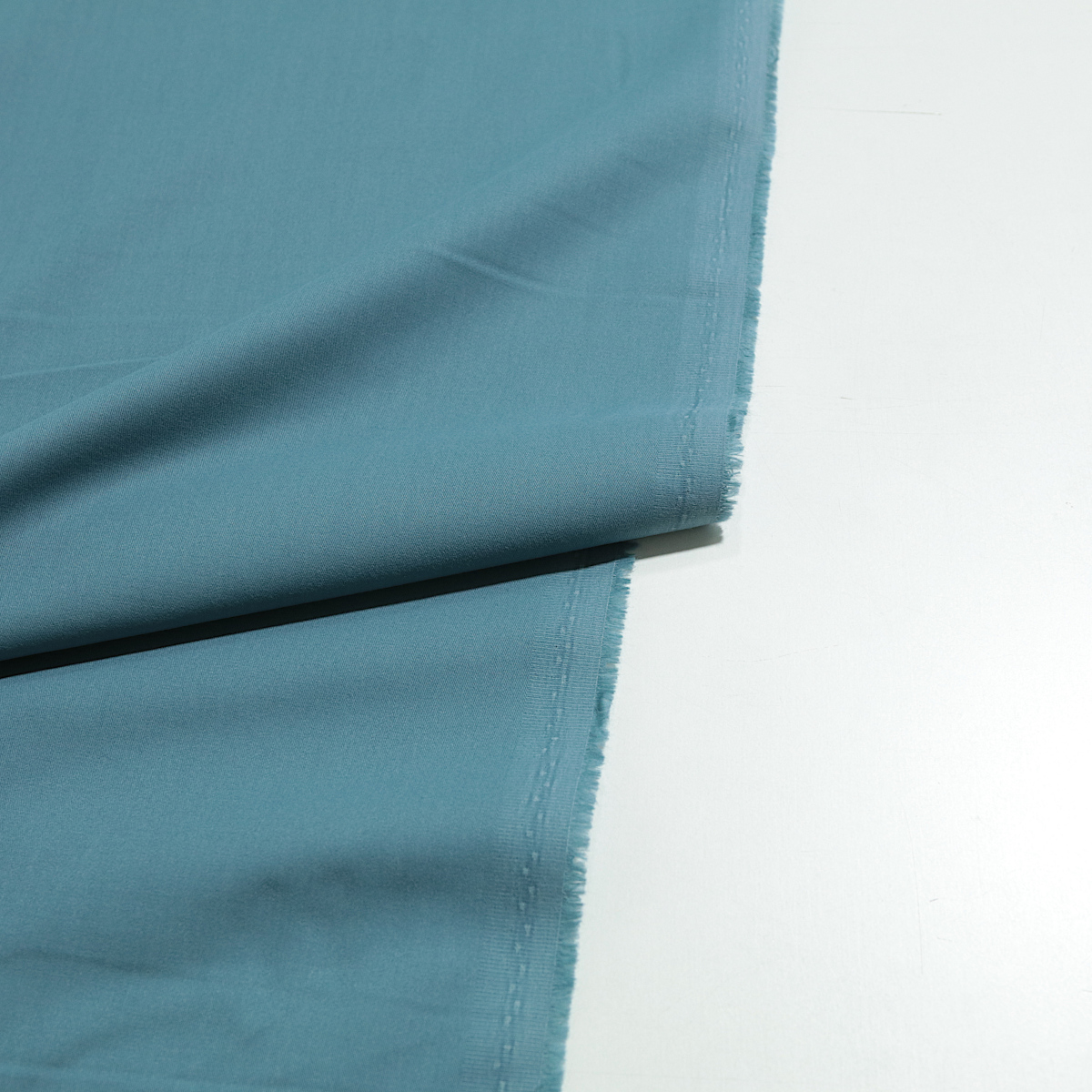 Luftiger weicher Baumwoll Hosenstoff in Babyblau mit weicher Oberseite und Stretch