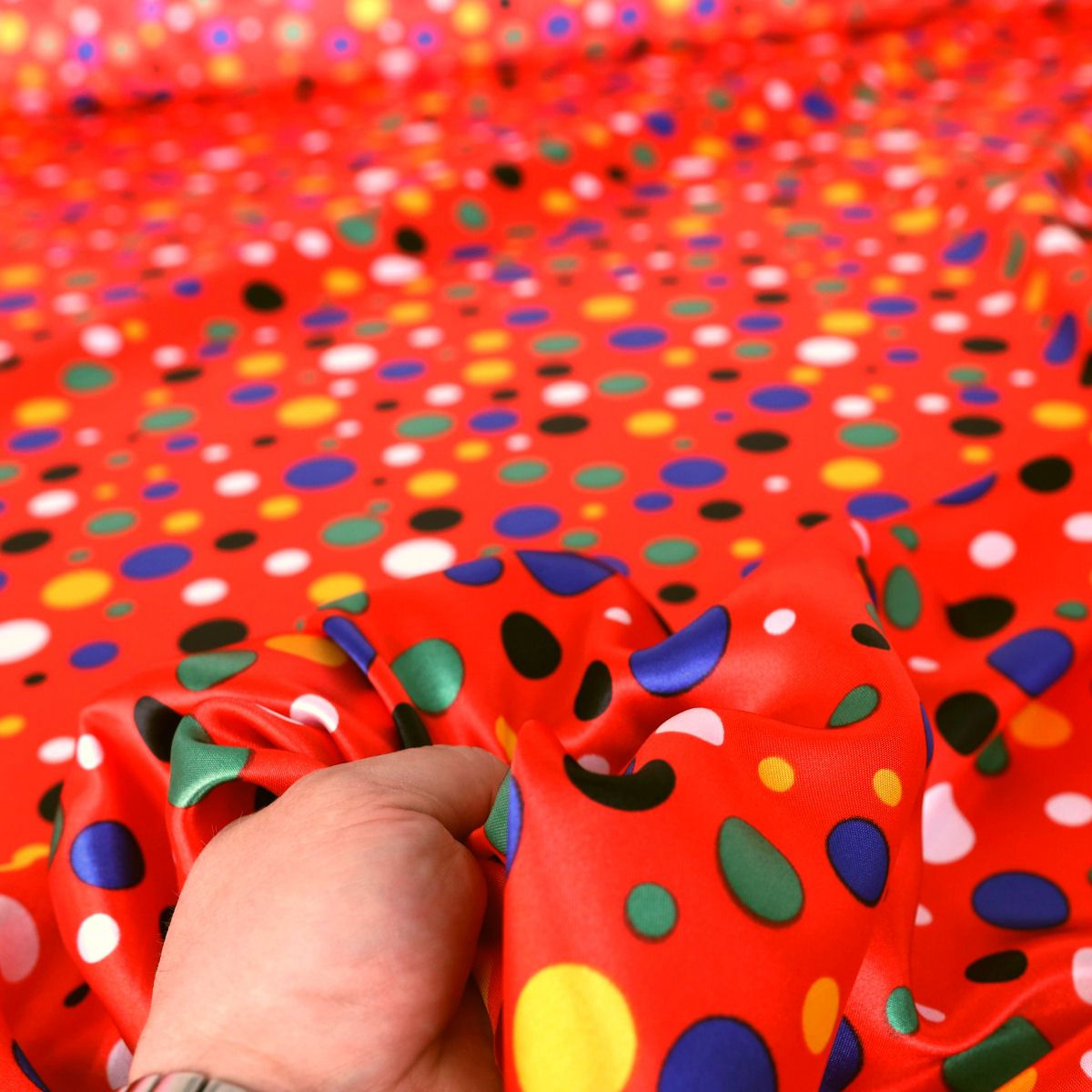 Glanz Satin Stoff für Kleid Bluse Deko Vorhang Seidentaft Faschingsseide Karneval Meterware Glanz Satin Stoff für Kleid Bluse Deko Vorhang Seidentaft Faschingsseide Karneval Meterware