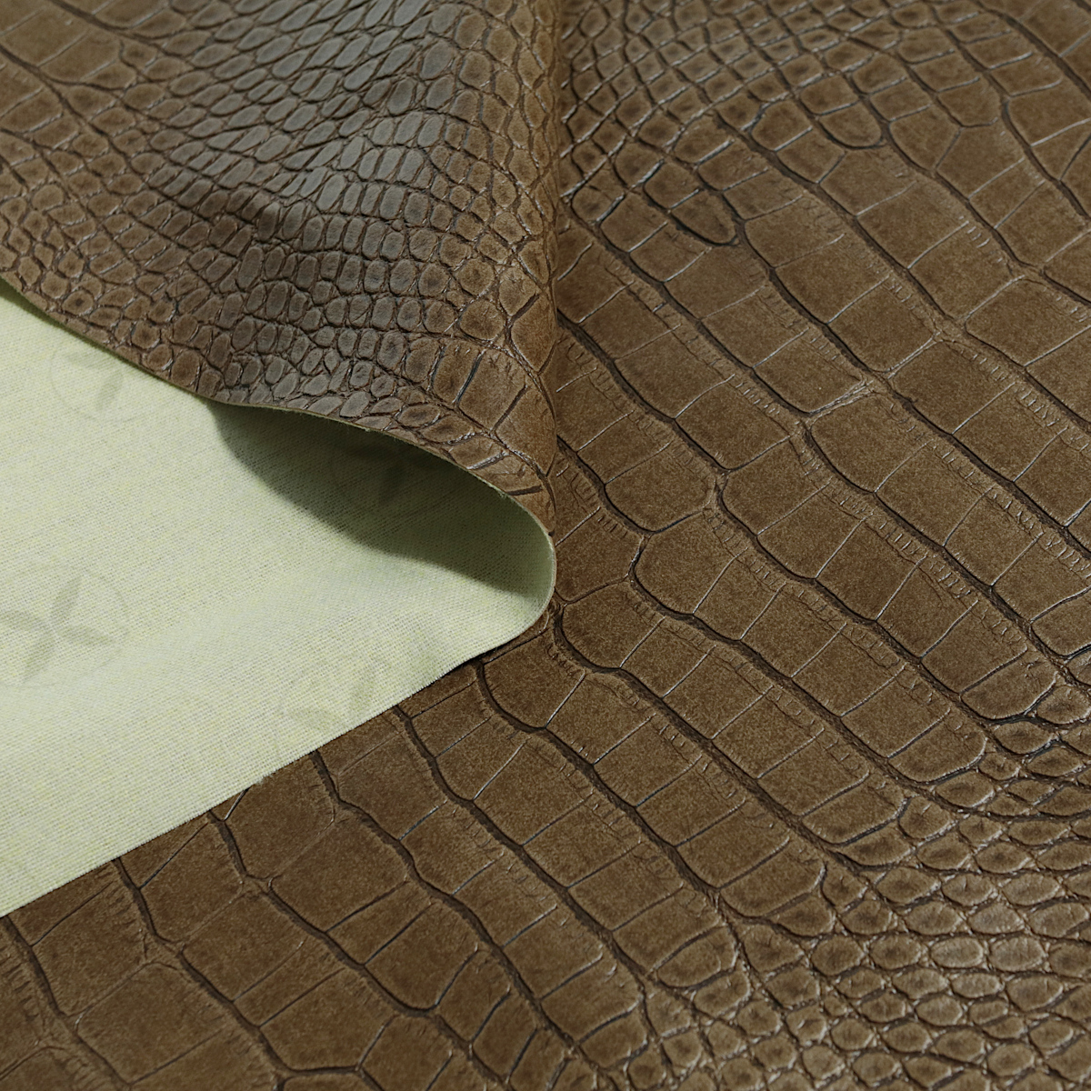 Robustes Schweres Kunstleder als Polsterstoff mit Krokodilmuster in Schokobraun Meterware