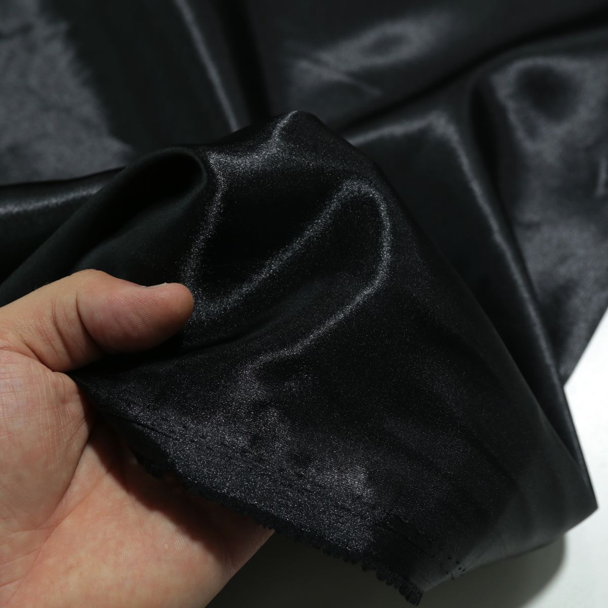 zarter Glanz Futter Satin Stoff Meterware als Gardinenstoff Kleiderstoff - Schwarz
