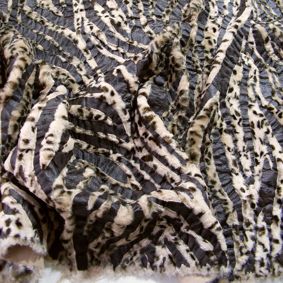 Flockprint Samt auf Kunstleder weicher Baumwollstoff Kunstfell für Decke Jacke Meterware