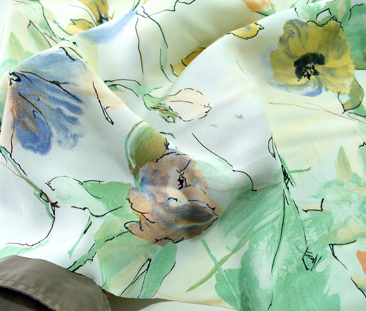 edle Chiffon Stoff Meterware mit Sommer Lilien