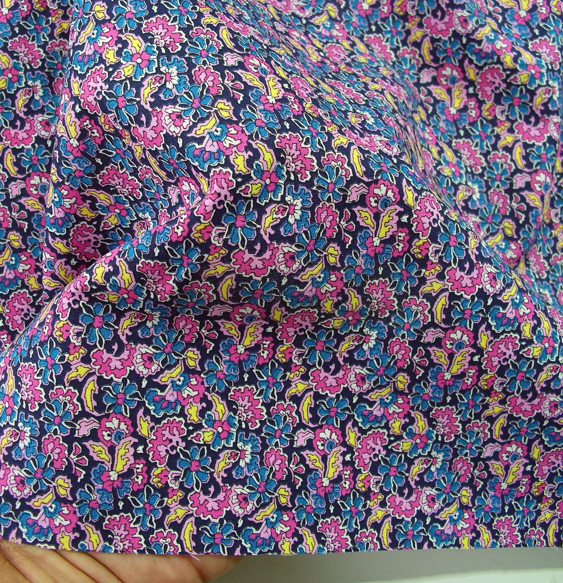 weiche zarte Sommer Popeline mit Streublumen Motiv Baumwollstoff Meterware -
