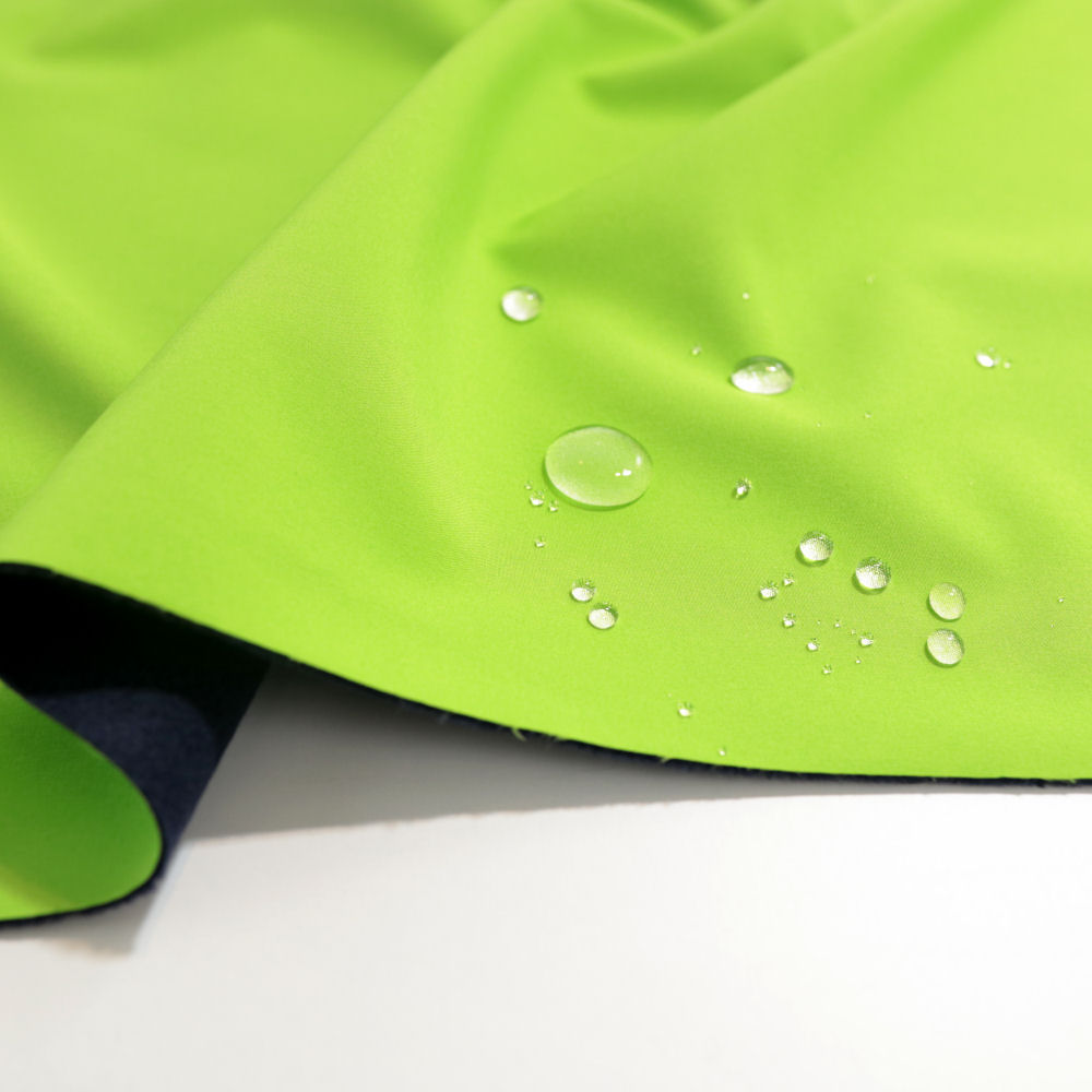 Outdoor Softshell-Stoff mit Fleece Rückseite wasserdicht atmungsaktiv in Grün