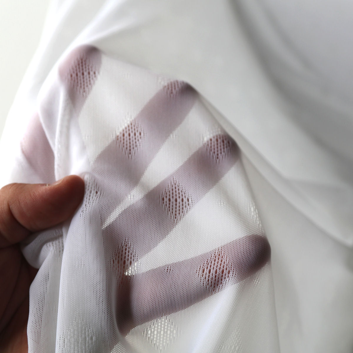 Creme Netzstoff mit Rautemuster und elastische Creme Netzstoff mit Rautemuster und elastische