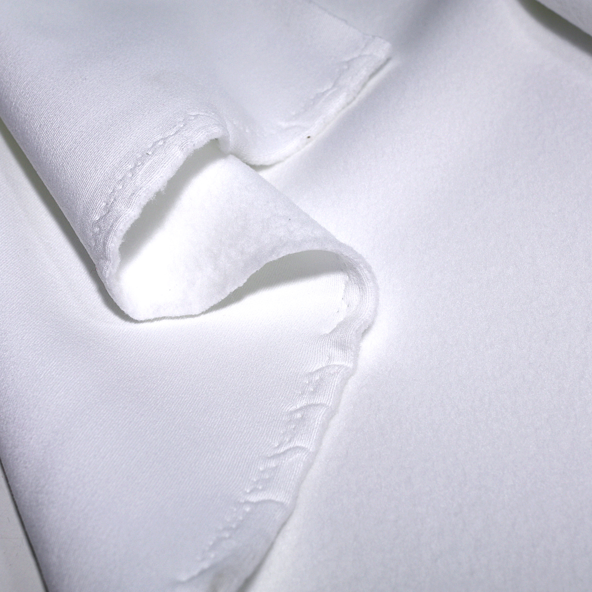 Samtig weicher Mantelstoff Deckenstoff robuster Winterstoff als Meterware in Weiß Samtig weicher Mantelstoff Deckenstoff robuster Winterstoff als Meterware in Weiß