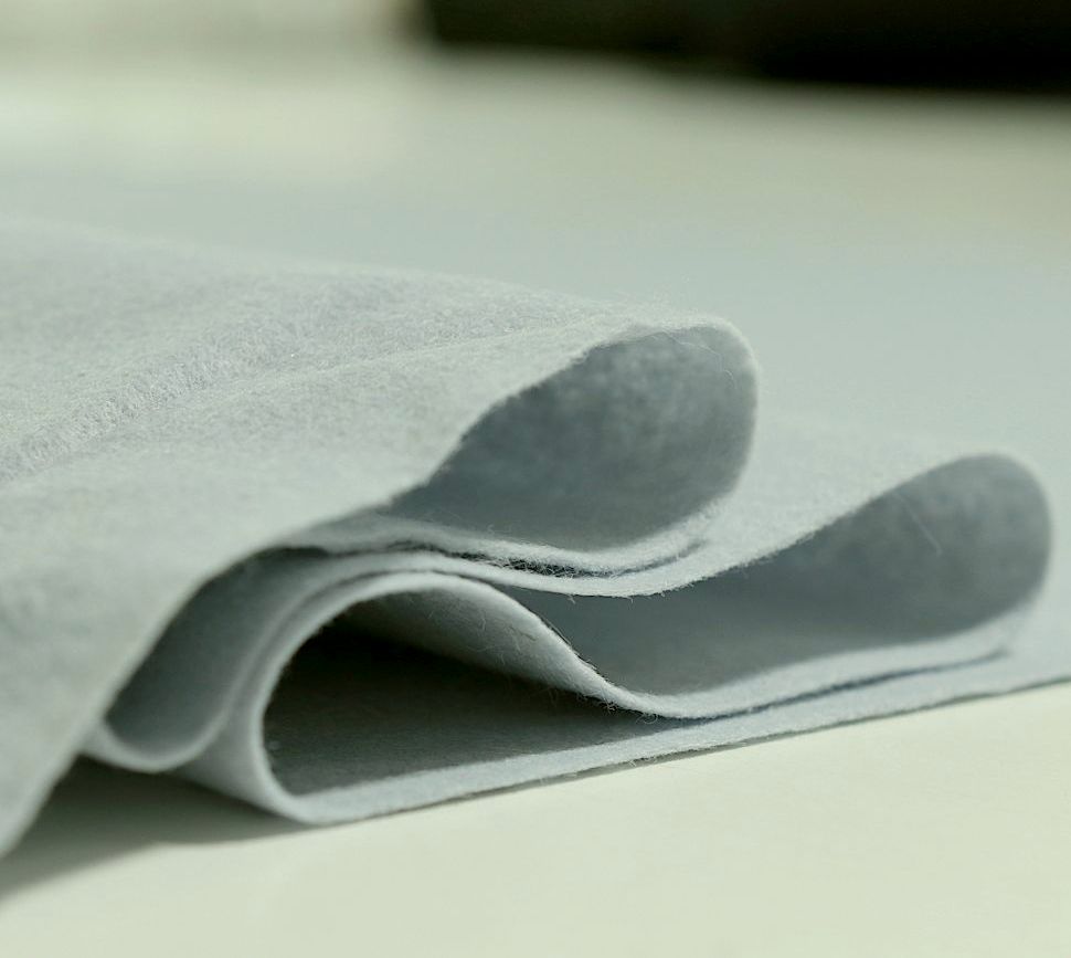 leichter Bastelfilz 190cm breit Filzstoff 1 mm dick Filzmatte Nadel-Filz Taschenfilz - hell grau