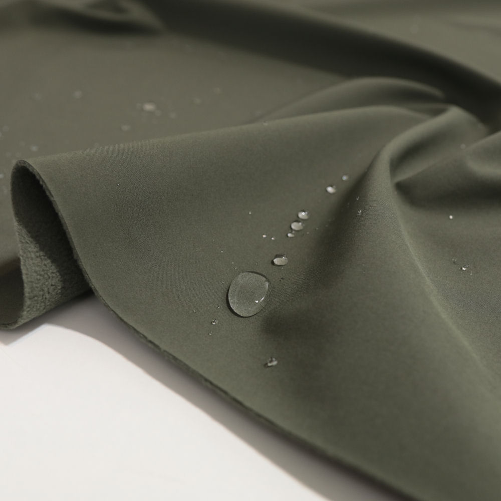 Outdoor Softshell-Stoff mit Fleece Rückseite wasserdicht atmungsaktiv in Olive
