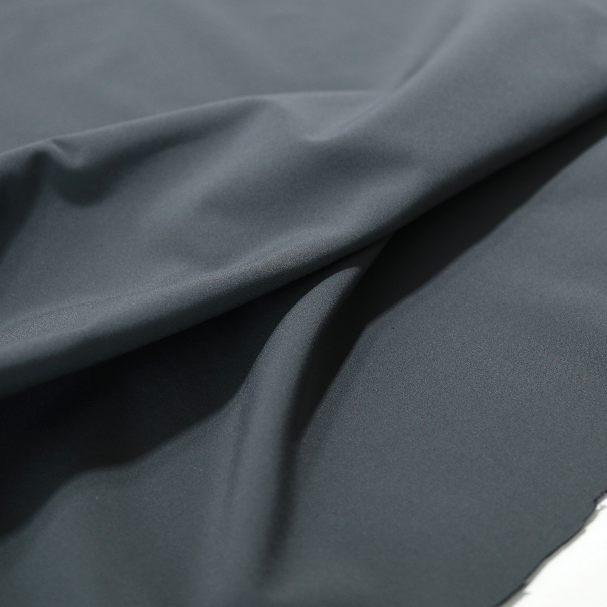 Outdoor Softshell-Stoff mit Fleece Rückseite wasserdicht atmungsaktiv in Grau Outdoor Softshell-Stoff mit Fleece Rückseite wasserdicht atmungsaktiv in Grau