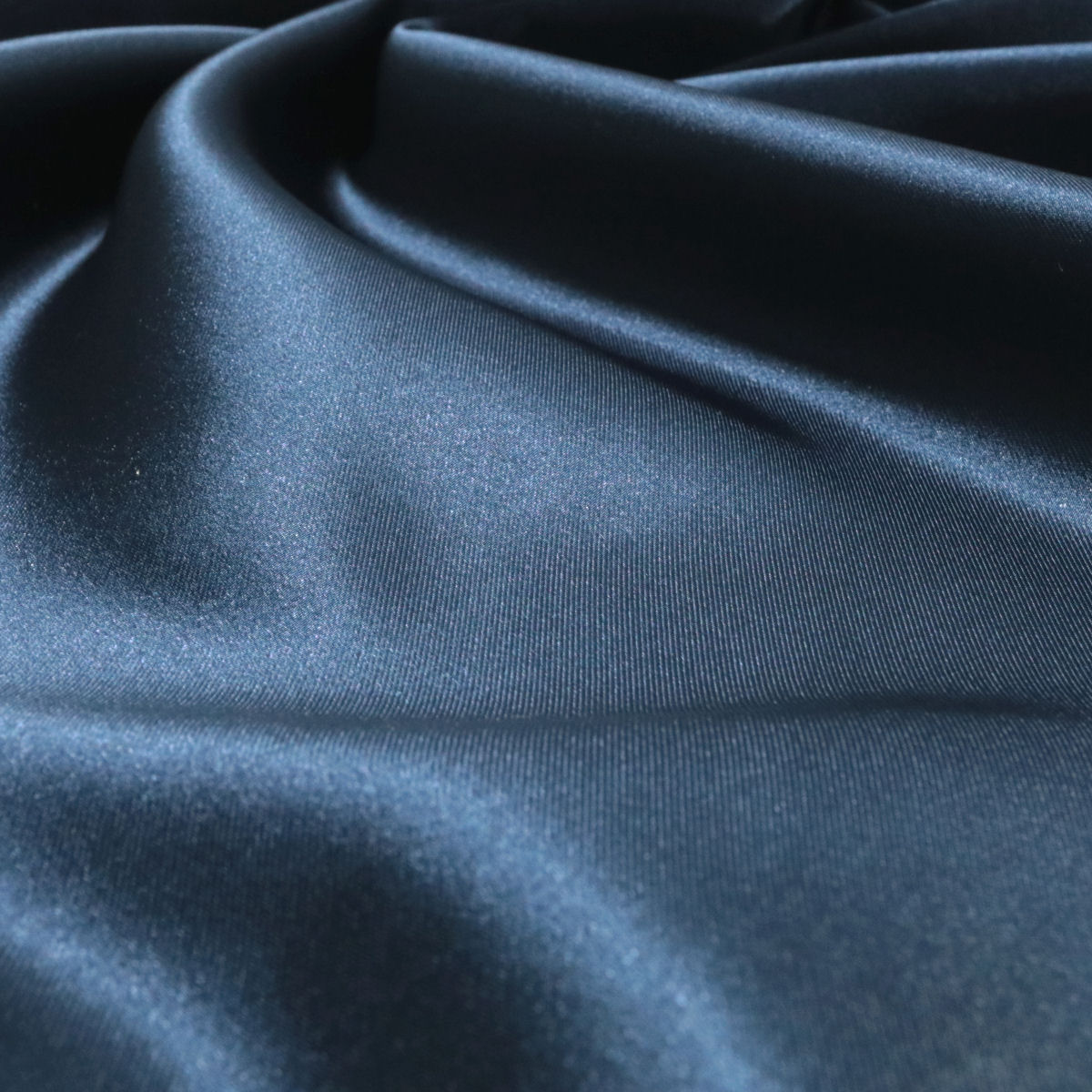 Schwerer Glanz Satin in Marine Blau Schwerer Glanz Satin in Marine Blau